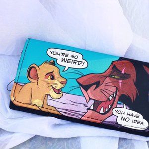THE LION KING GRAPHIC CARD AND WALLET IN BLACK